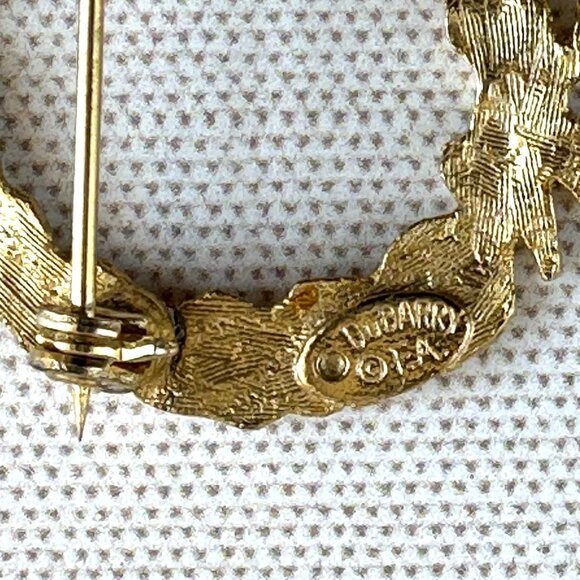 Vintage Gold-Tone Leaf & Bow Wreath Brooch Signed DuBarry F.A. 1940-1960, 1" - Picture 6 of 10